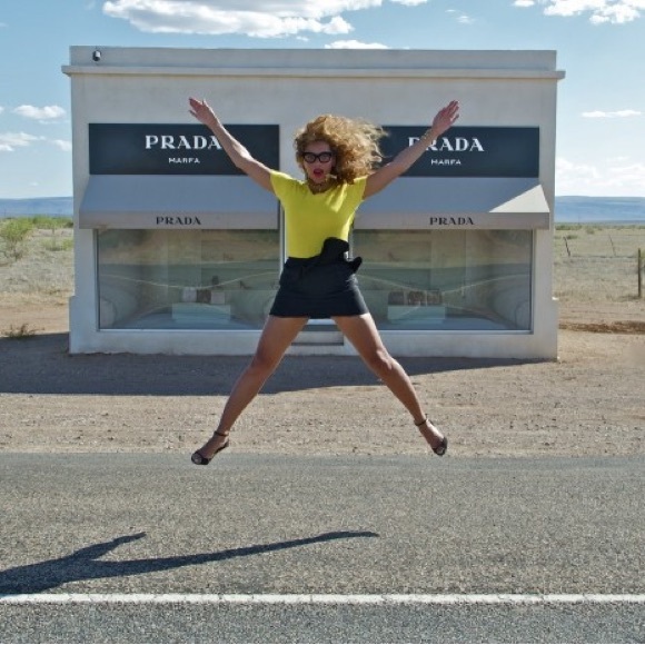 *RARE* Wildfox Couture USA Cropped Tee! Limited Run - Picture 4 of 5